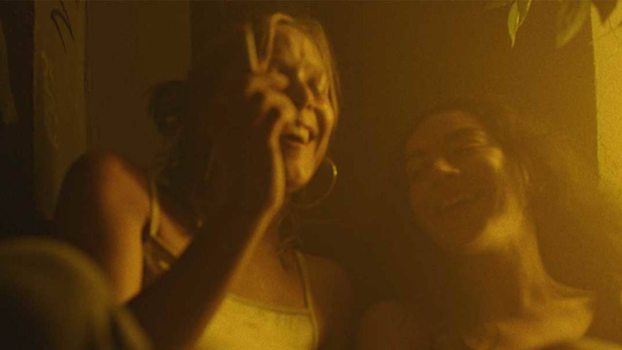 “Erupcja”. Recenzja filmu – Trójkąt Warszawski