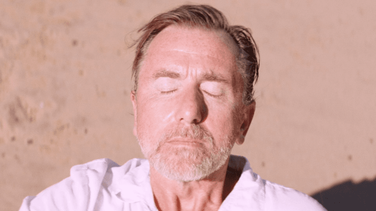 here-comes-the-sun-recenzja-filmu-sundown-konfrontacje-filmowe-2022